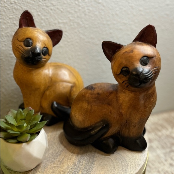 Vintage Wood Wooden Hand Carved Siamese Cats Figurine Statue Siam Arts - Picture 1 of 5